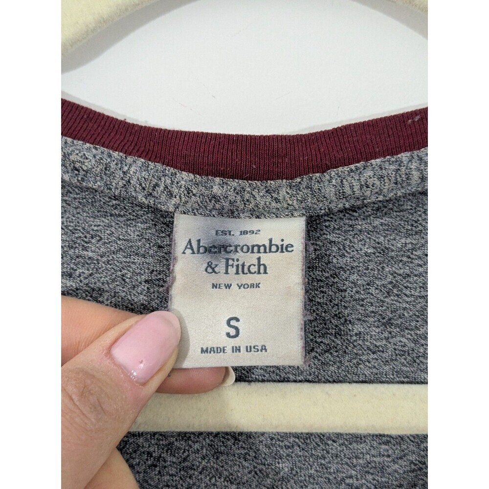 Vtg Abercrombie Fitch Shirt Mens Sz S Gray Trim Maroon Moose Logo Tee V-Neck Y2K - Picture 2 of 7